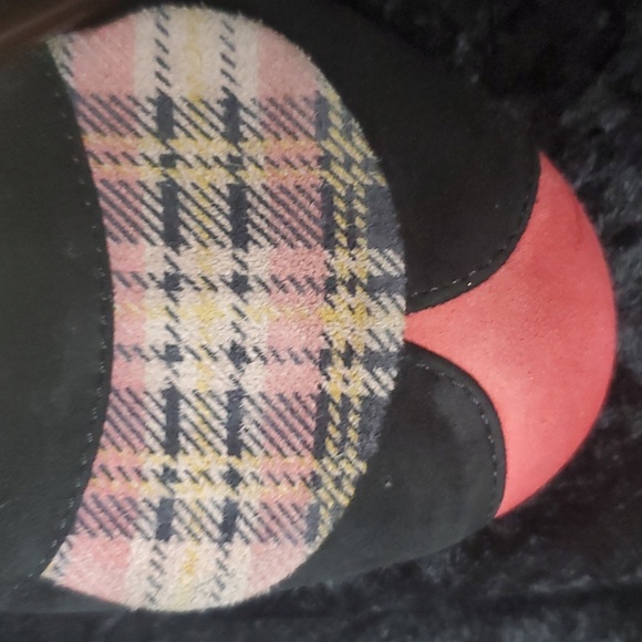 Adorable Italian Taryn Rose black & pink plaid round toe heels. - Picture 4 of 14